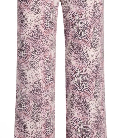 Skims Valentines Day- bloom Pajamas NWT - Picture 9 of 11